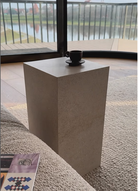 Elegantiškas staliukas iš plytelių